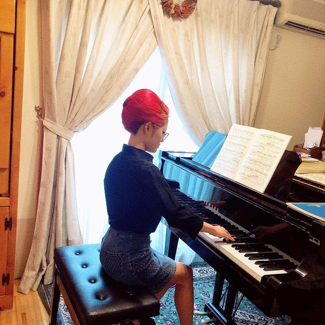五月千和加さんのインスタグラム写真 - (五月千和加Instagram)「. ピアノレッスン日！ 先生は厳しいけど 愛情たっぷり 本当に尊敬する方です😊💓 . #ピアノ #ピアノレッスン #piano #pianolesson #lesson #teacher #習い事 #自分磨き #音楽 #楽器 #シューマン」10月20日 22時13分 - satsuki_senwaka
