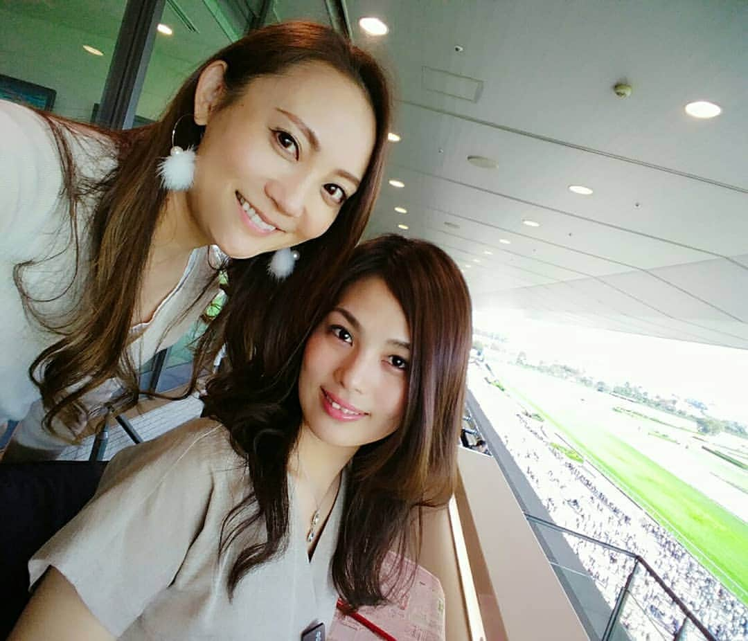 佐々木実季さんのインスタグラム写真 - (佐々木実季Instagram)「まなみんと麻理ちゃんと東京競馬場に行って来ました🐴︎︎❤︎︎富士ステークスでは、応援しているワントゥワンは2着と惜しかったけど、推定上がり33.2秒と最速で凄かった✨今日は馬券全然勝てなかったけど、楽しかったからいっか🐴︎︎❤︎︎（笑） #競馬 #競馬場 #富士ステークス #富士s #東京競馬場 #府中競馬場 #🐴 #🐎 #🏇 #お馬さん #馬大好き #ワントゥワン #上がり33.2秒 #メンバー最速 #馬女 #競馬女子 #勝馬 #keiba #horses #lovehorses #horselove #tokyoracecource #umabi #umajo #horserace #horseracing」10月20日 17時15分 - miki.sasaki_golf