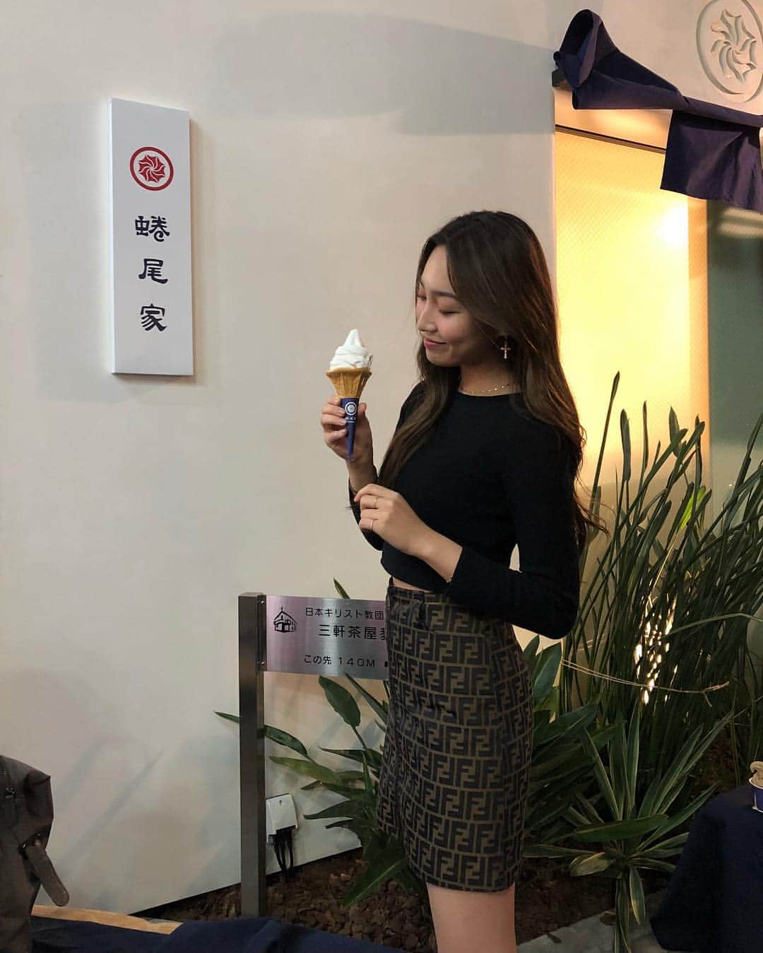 中世古麻衣さんのインスタグラム写真 - (中世古麻衣Instagram)「台湾で大人気のソフトクリーム店 ”蜷尾家／NINAO” @ninao.japan  日本第1号店が三軒茶屋にオープン🍦🍵 . ソフトクリームは約110種類の中から、週替わりで2種類の異なるフレーバーを楽しめる。 今日のフレーバーは塩ミルクと東方美人！ 両方とも濃厚だけどすっきりとした甘さで美味しかった〜！人工香料を使わず素材の味を生かしているところも嬉しい♡ . . #蜷尾家#ニナオ#NINAO#スキアマ#台湾幸福味 #TheFlavorOfJOY#ソフトクリーム#ゼリーティー#三軒茶屋カフェ#三軒茶屋#台湾#台湾カフェ」10月20日 18時49分 - mainakaseko