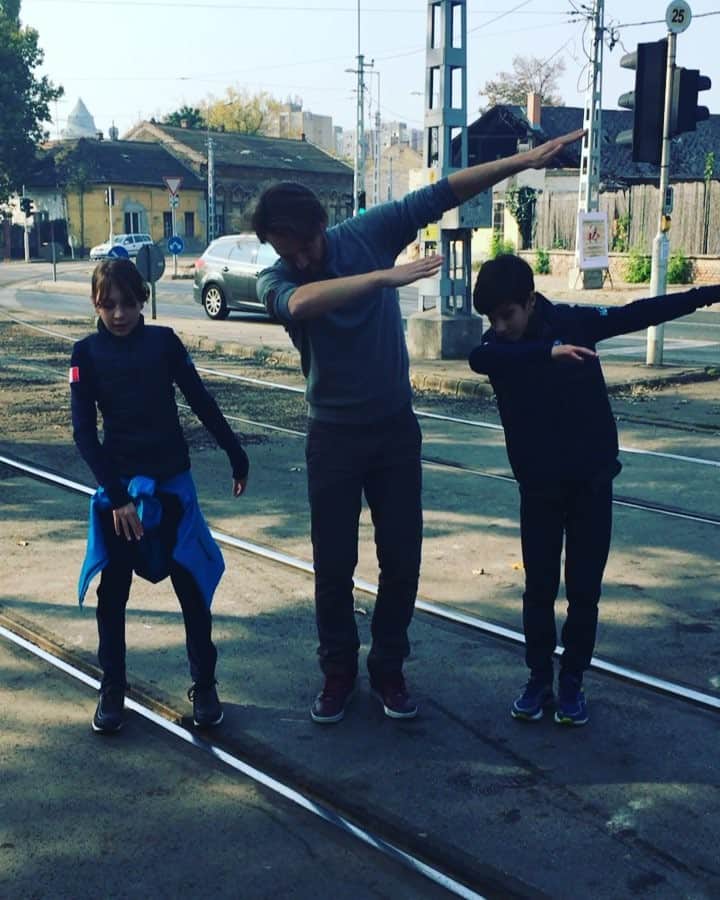 ステファノ・カルーゾのインスタグラム：「First international competition done!! ✅ Those kids make me happy and proud!! I love to watch how honest is their love for this sport! Great things will happen 🔥⛸🇮🇹 #Budapest #halloweencup2018 #teamitaly #kidspower #kidsarethefuture #icedance #figureskating #coach #choreographer #happylife #happydays #ciaobelli」