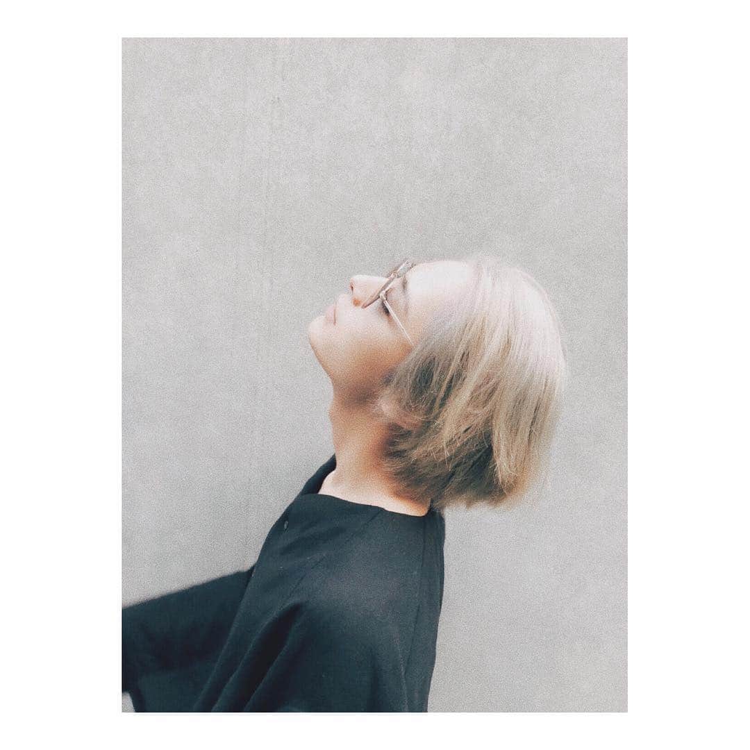 塩野瑛久さんのインスタグラム写真 - (塩野瑛久Instagram)「. 金髪は維持が大変なのだ  #hairstyle  #haircolor  #金髪」10月20日 19時06分 - akihisa_shiono_official