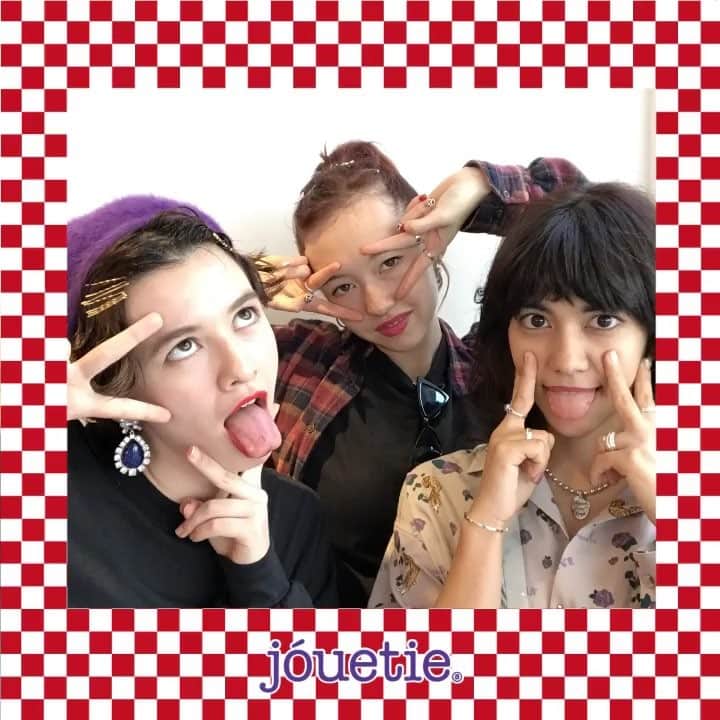 ガーダオ・メラニーのインスタグラム：「🛸💨👅💋🗽💜 #jouetie」