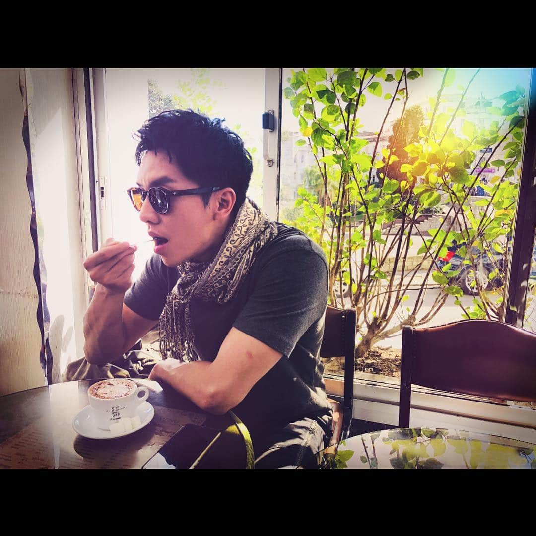 イ・スンギさんのインスタグラム写真 - (イ・スンギInstagram)「Cappuccino time  #Granddeparis #morocco #vagabond」10月20日 20時17分 - leeseunggi.official