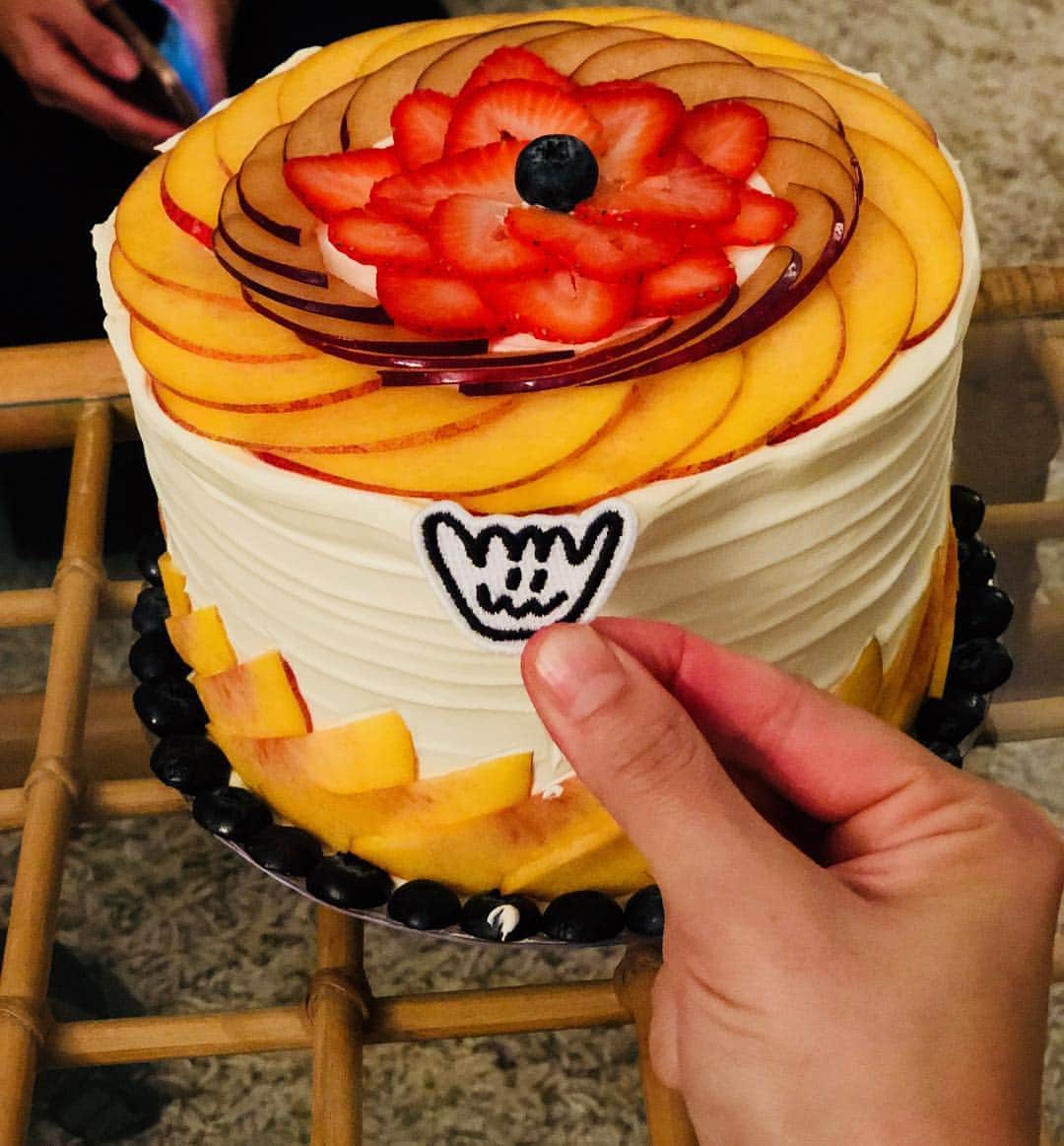 Shing02さんのインスタグラム写真 - (Shing02Instagram)「insane watermelon cake 🍉🎂 by none other than virtuoso 🎹 Luly @dragonlaydee 🐲 aaaand thx for soup 😇 and lei 🌺. Shouts to Luly and @djpacko for always being so generous with their time and talents! 💯😭」10月21日 5時59分 - shing02gram