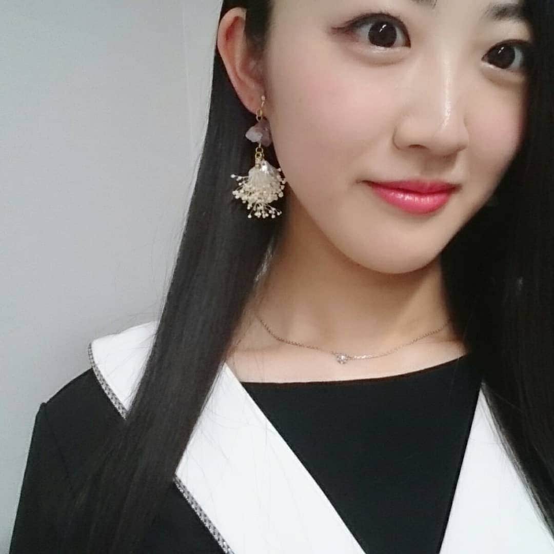 山田真由のインスタグラム：「【florlonlon】 . florlonlon(@florlonlon )様から イヤリングをご提供いただきました‼ . 女の子らしいデザインで可愛らしい🌹 . . #florlonlon #イヤリング  #アクセサリー  #ファッション .  #山田真由  #桜姫  #2018  #ミスコン  #ミス  #ミス共立  #ミス共立女子  #ミス共立女子大学  #共立  #共立女子  #共立女子大学  #女子大  #女子大生  #大学  #大学院  #大学院生  #博士前期課程  #修士  #研究  #建築  #建築計画  #設計  #動物  #動物病院  #犬  #ペット」
