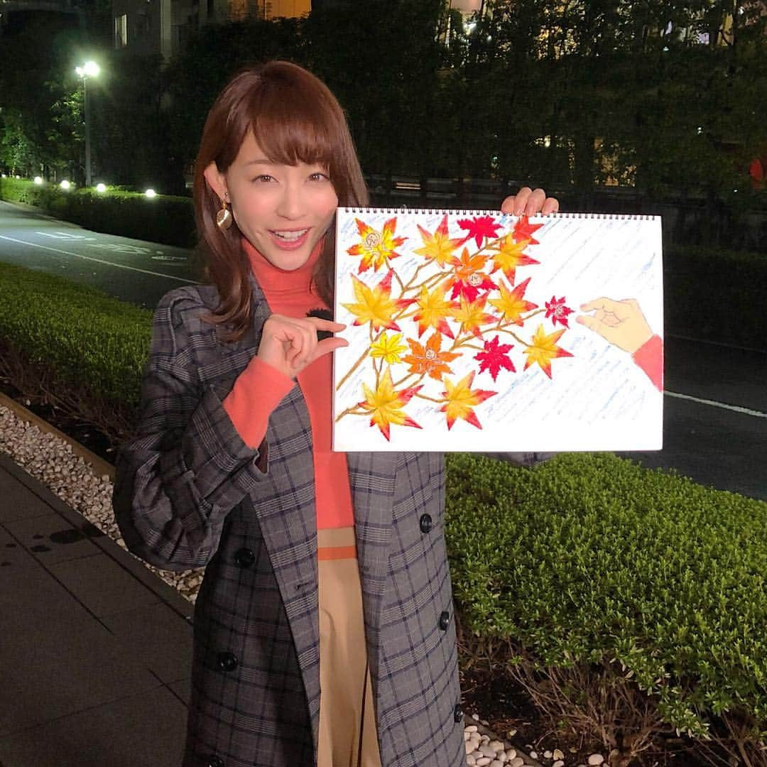 新井恵理那のNキャスさんのインスタグラム写真 - (新井恵理那のNキャスInstagram)「両側から紅葉狩りです！( ^ω^ ) 朝晩の冷え込みで紅葉が進みますから、紅葉狩りを楽しめる場所が増えてくるのが嬉しいですね♪今回の絵には、「もみじ饅頭！」を最後はコマネチバージョンで披露している、妖精・たけし紅葉を紛れ込ませました(*´-`)もし隠れていたら可愛いな♪と思いながら描いていましたよ(o^^o) #新井恵理那  #新情報7daysニュースキャスター  #ビートたけし #紅葉」10月21日 0時11分 - tbs_7nc