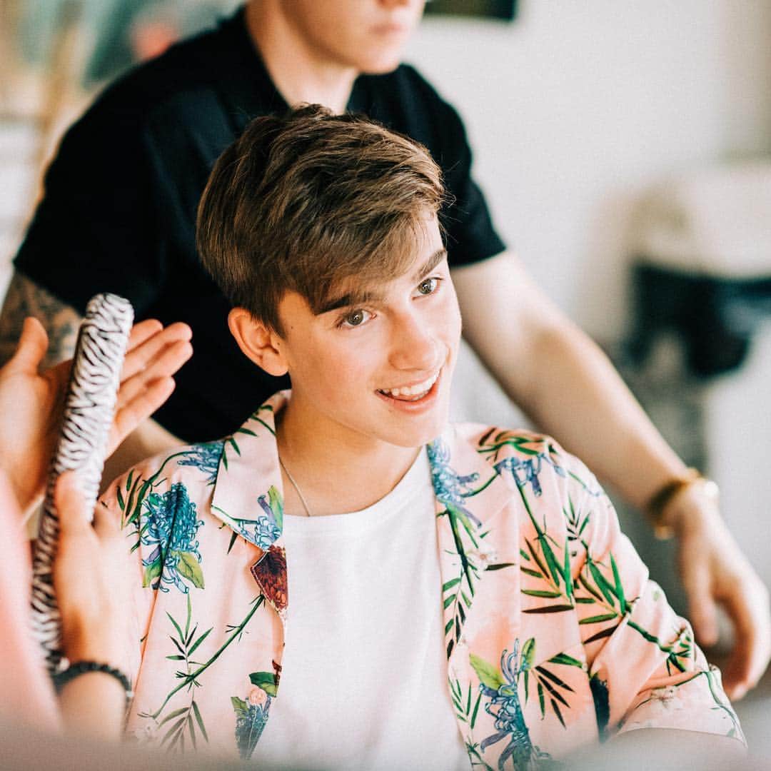 ジョニー・オーランドのインスタグラム：「#LastSummerMusicVideo behind the scenes. i love this video, & i hope u do to. link to watch in my bio🌟」