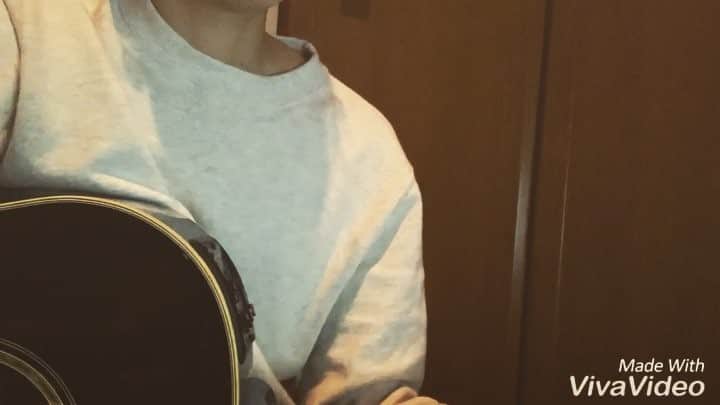 自見彩のインスタグラム：「お部屋寒過ぎて鼻声さんだけど いいことあったからね！ 歌いたくなってしまった はっぴーはっぴー♡  miwa/あなたがここにいて抱きしめることができるなら  #guitargirl #miwa」