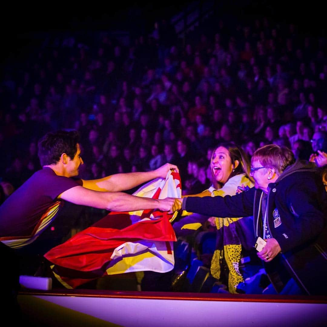 スコット・モイアのインスタグラム：「Show # 8.  @thethankyoucanadatour . Regina, SK.  #TTYCT #BrandtCentre」