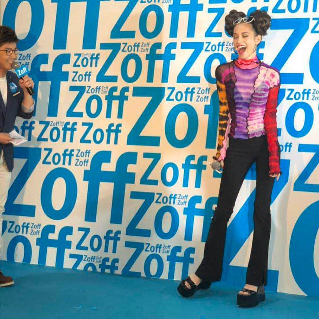 水原希子 さんのインスタグラム写真 - (水原希子 Instagram)「Thank you @zoff_eyewear for having me for the Pop up store event in Hongkong 👽🌈 今日はZoffの香港ポップアップ🕶💕 来てくれた皆！多謝❤️ Wearing Top @asaitakeaway pants & platform @unif  Hoops @officekiko 💕 Hair & Make up @harukadebeau 🧚🏻‍♀️」10月21日 1時20分 - i_am_kiko