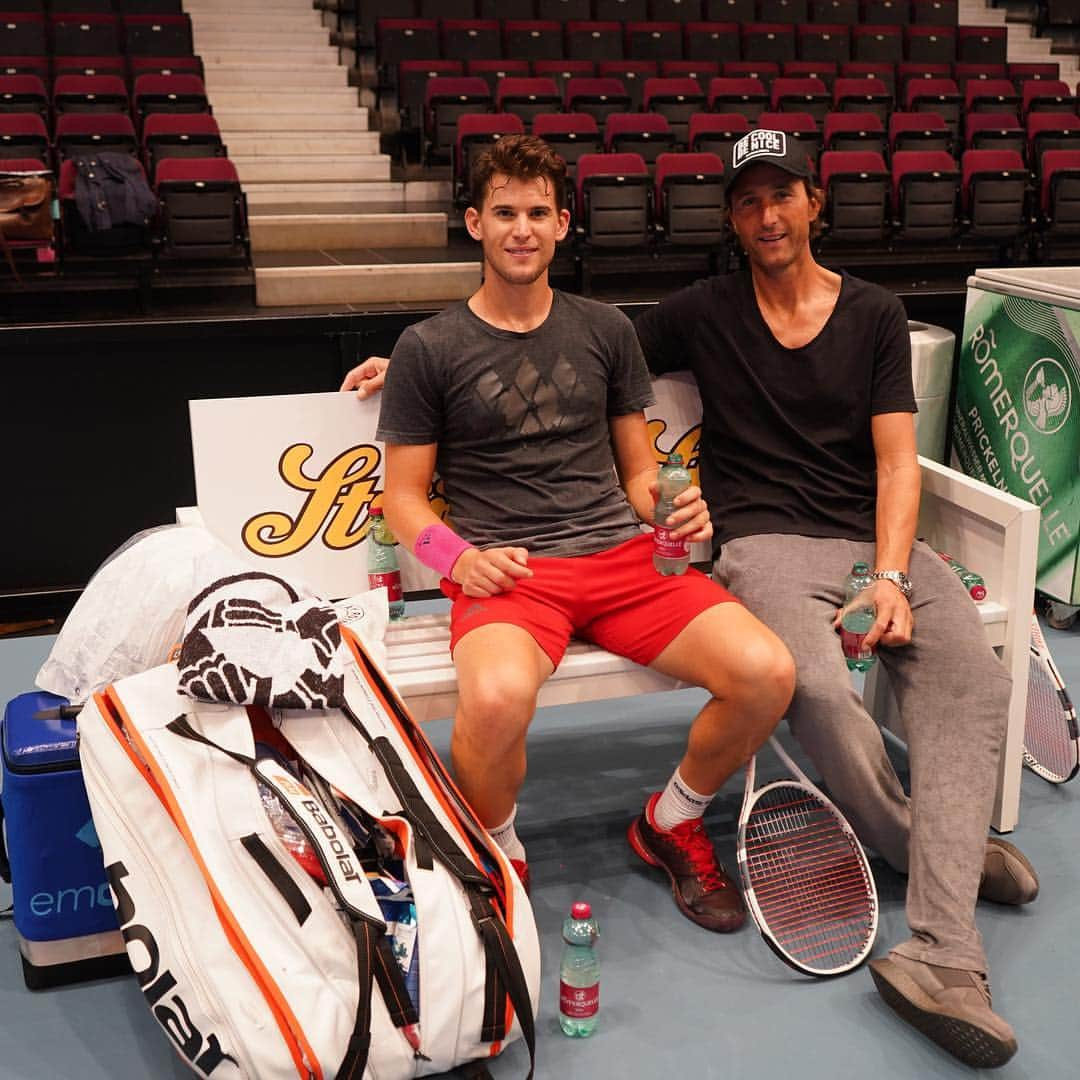 ドミニク・ティエムさんのインスタグラム写真 - (ドミニク・ティエムInstagram)「Good practice today with my dad ! 😃 Looking forward to play in front of my home crowd ! 🇦🇹💪 #stadthalle #vienna #atp500 #heretocreate #4ocean」10月21日 3時32分 - domithiem