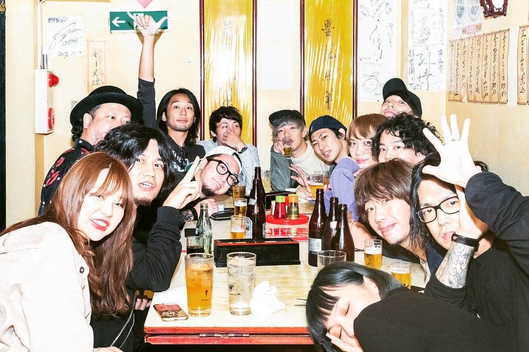 MAMIさんのインスタグラム写真 - (MAMIInstagram)「突然のミュージシャン飲み会🍺 〜猪狩と愉快な仲間達〜 . . . #猪狩会 #季節の変わり目に行われることが多い #居酒屋からの中華屋 #ご飯頼みすぎてテーブルに乗らん #今回も謎メンバー #でも #新しい風吹いてた #猪狩会ならでは #いつも楽しい #ありがとうございます #タグ付け #猪狩さんのだけしとこ #いがりん #猪狩ちゃん . . #😌」10月21日 16時09分 - mmts_dayo