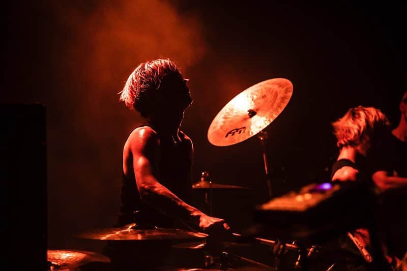 Tatsuya Amanoのインスタグラム：「Sheffield FESTIVILE 2018🇬🇧🍻 Thank you for having us!  I had so much fun tonight🤘🏻💥 Photo by @cazrowaoki」
