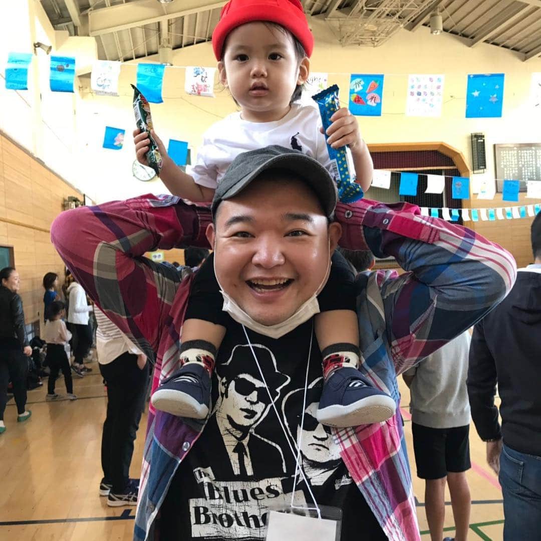 内山信二さんのインスタグラム写真 内山信二instagram 昨日は友人の子供 しんちゃんの運動会に参加 子供好き お父さんの練習 久しぶりに走って転けた でも楽しい 親バカ 仮 早く結婚したい 10月21日 9時52分 Meetbowl2929