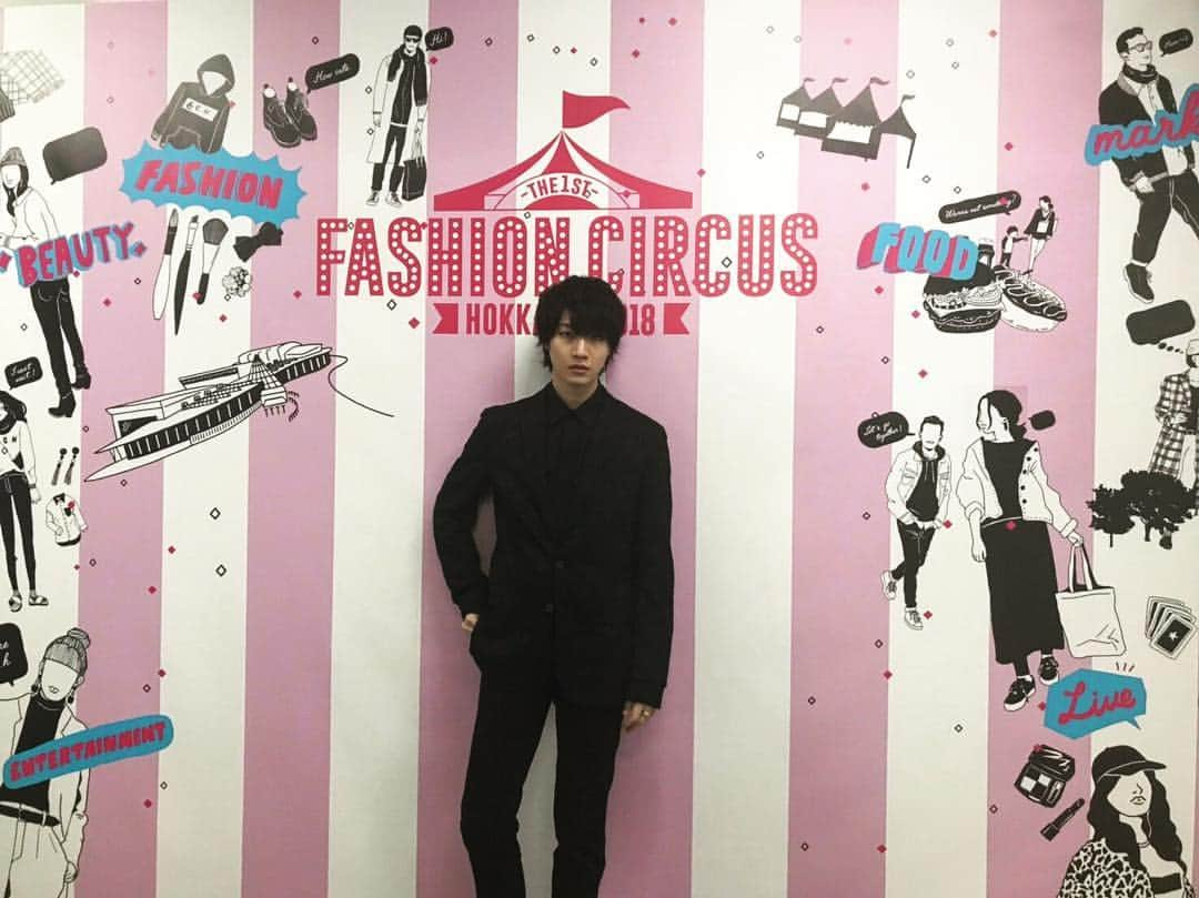 桜田通さんのインスタグラム写真 - (桜田通Instagram)「昨日は『FASHION CIRCUS HOKKAIDO 2018』でした✨久々の北海道に行けて最高に楽しかったです。来て下さった皆様ありがとうございました。スーツは実は自分のやつなのですが、靴をこの日の為に買うというくらい楽しみな一日でした。ランウェイも歩かせて頂きとても楽しかったです。また北海道で何かできるように日々頑張ります！ #fashioncircus #ファッションサーカス #fch2018」10月21日 10時37分 - dorisakurada