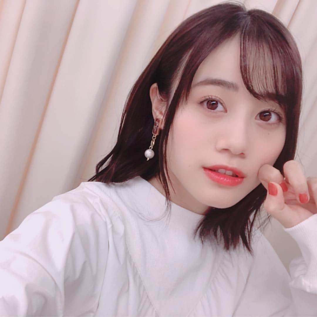 伊藤美来さんのインスタグラム写真 - (伊藤美来Instagram)「みくですー☺︎ 昨日のサイン会ありがとうございました！昨日の衣装はこんな感じだったよー☆ トップスお気に入り♡ メイクはオレンジ系だよー^ ^  トップス.スカート  POU DOU DOU (@pdd1982pdd)  イヤリング sango (@sango__official )  #伊藤美来 #みっく #衣装情報」10月21日 10時48分 - itomiku_official