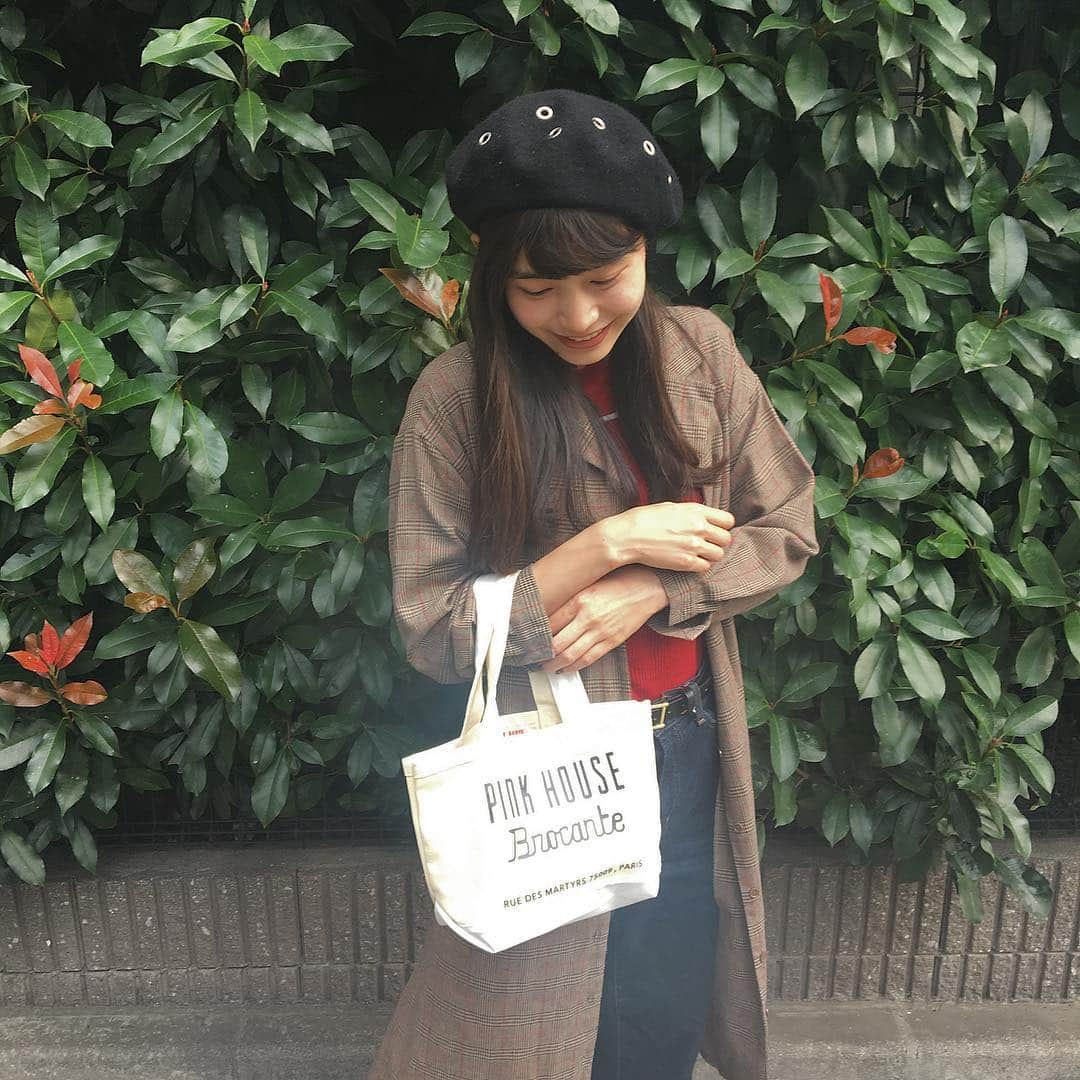 井桁弘恵さんのインスタグラム写真 - (井桁弘恵Instagram)「シンプルだけど、おしゃれなロゴが素敵なトートバック。 この秋からたくさん使っちゃいます☺️ ㅤㅤㅤㅤㅤㅤㅤㅤㅤㅤㅤㅤㅤㅤㅤㅤ #TOKYO解放区 #PINKHOUSE #PINKHOUSEBrocante」10月21日 12時19分 - igetahiroe23