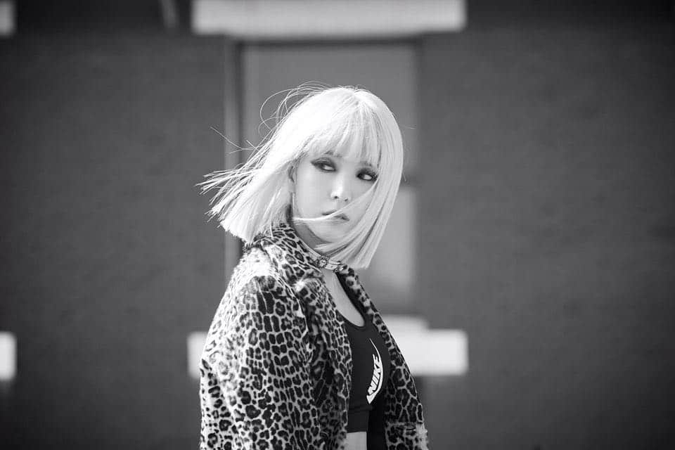 BoAのインスタグラム：「얘들아~ 잊지마 곧 WOMAN 출격이야!! #우먼 #woman 10월 24일 🖤 그나저나.. 나도 어제 너무 즐거워서 여운이 오래간다요~~ 고맙고 사랑해~~~👻👻」