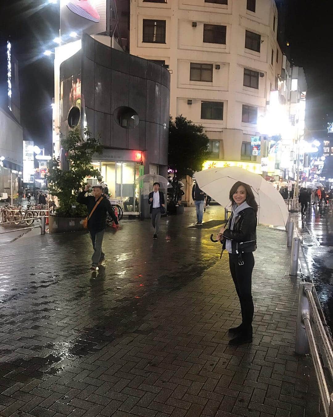 白雪のインスタグラム：「☔️ #saturdaynight」