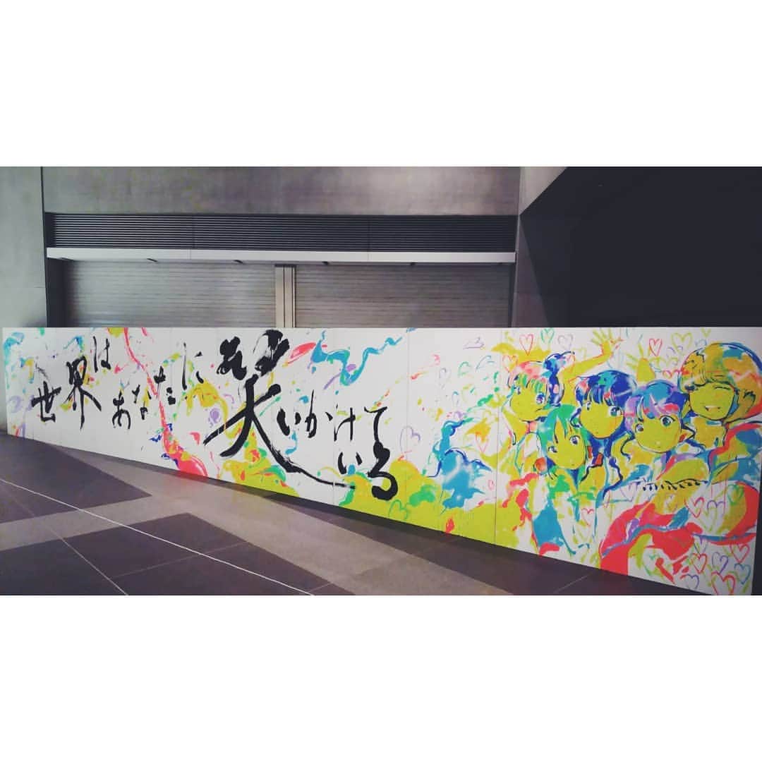 M-ON! MUSIC｜エムオンミュージックのインスタグラム：「﻿ 個人的にお久しぶりな﻿ #リトグリ @littlegleemonster_official﻿ ライブ。﻿ ﻿ より5人の「個性」がしっかり出ているなと。﻿ ﻿ 一人ひとり、ちゃんと魅力のあるアーティストが5人揃って、最強ドリームチームを作った......ぐらいの、迫力あるライブでした。﻿ ﻿ #かれん @lgm_karen_official﻿ →しなやかなダンスと歌＝全身で音楽を届ける喜びを表現する姿に惚れ惚れします。﻿ ﻿ #MAYU @lgm_mayu_official﻿ →リトグリいち色気のある歌をうたっているのでは？ と思っています。ただ、盛り上げようと拳を突き上げる様が勇ましく、あぁMAYUちゃんだなと（笑）。﻿ ﻿ #芹奈 @lgm_serina_official﻿ →1公演というよりも、1曲で120％出そうとする「芹奈の本気」は観る者・聴く者を何度も奮い立たせる強さがある。﻿ ﻿ #manaka @lgm_manaka_official﻿ →しゃべりだけでなく、歌声でもリトグリを引っ張っているなと。一直線にズドーンと心にくる歌、やっぱり良い。﻿ ﻿ #アサヒ @lgm_asahi_official﻿ →彼女が歌う胸キュンソングにやられました。ここまで青春特有の眩しさや懸命さを美しいものと感じられたのは彼女の歌の力があったからこそ。﻿ ﻿ ......というぐらい、メンバーそれぞれに思うところがあり、今までのリトグリの中でも特に良かったです。[ジャガー]﻿ ﻿ #エムオンミュージック #Calling」