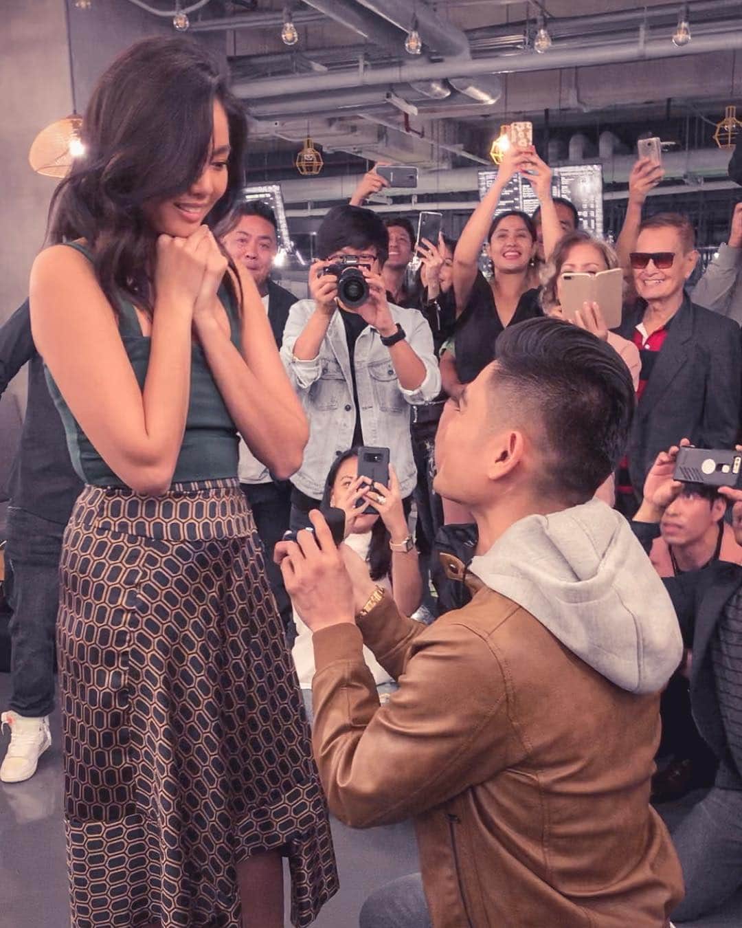 Coleen Garciaさんのインスタグラム写真 - (Coleen GarciaInstagram)「Congratulations to the newly engaged couple, @rnbjayr and @mica! You guys know how happy and excited we are for you! You’re gonna make such a great team, and we’ll be here for you every step of the way! Love you both! 💕 #JaMica . . (My favorite part of this photo is JayR’s dad, over there on the right side, smiling from ear to ear 😁)」10月22日 1時34分 - coleen