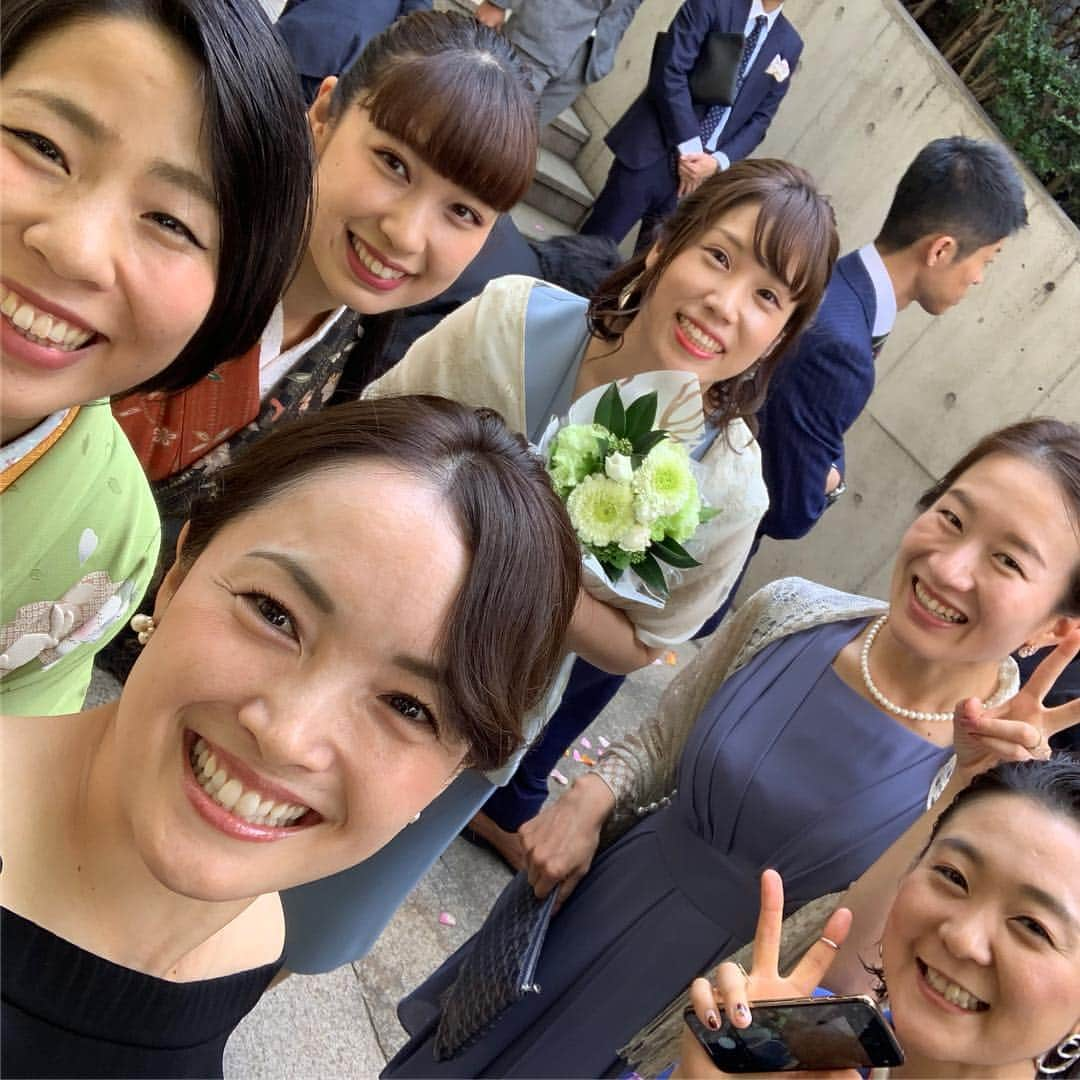 伊藤さつきさんのインスタグラム写真 - (伊藤さつきInstagram)「Happy wedding💐💃🏻❤️ えもさん&みきねえの結婚式！☺️ 本当におめでとうございます😆💕 大好きな人たちにたくさん会えていっぱい笑って本当に幸せな1日でした⭕️ 末永くお幸せに💐 #mysister#love #二次会半端ないって#腕立て伏せ限界までするもん#そんなん筋肉痛やん普通#負けず嫌い発揮 #花嫁も腕立て伏せ」10月21日 19時20分 - satsukiito