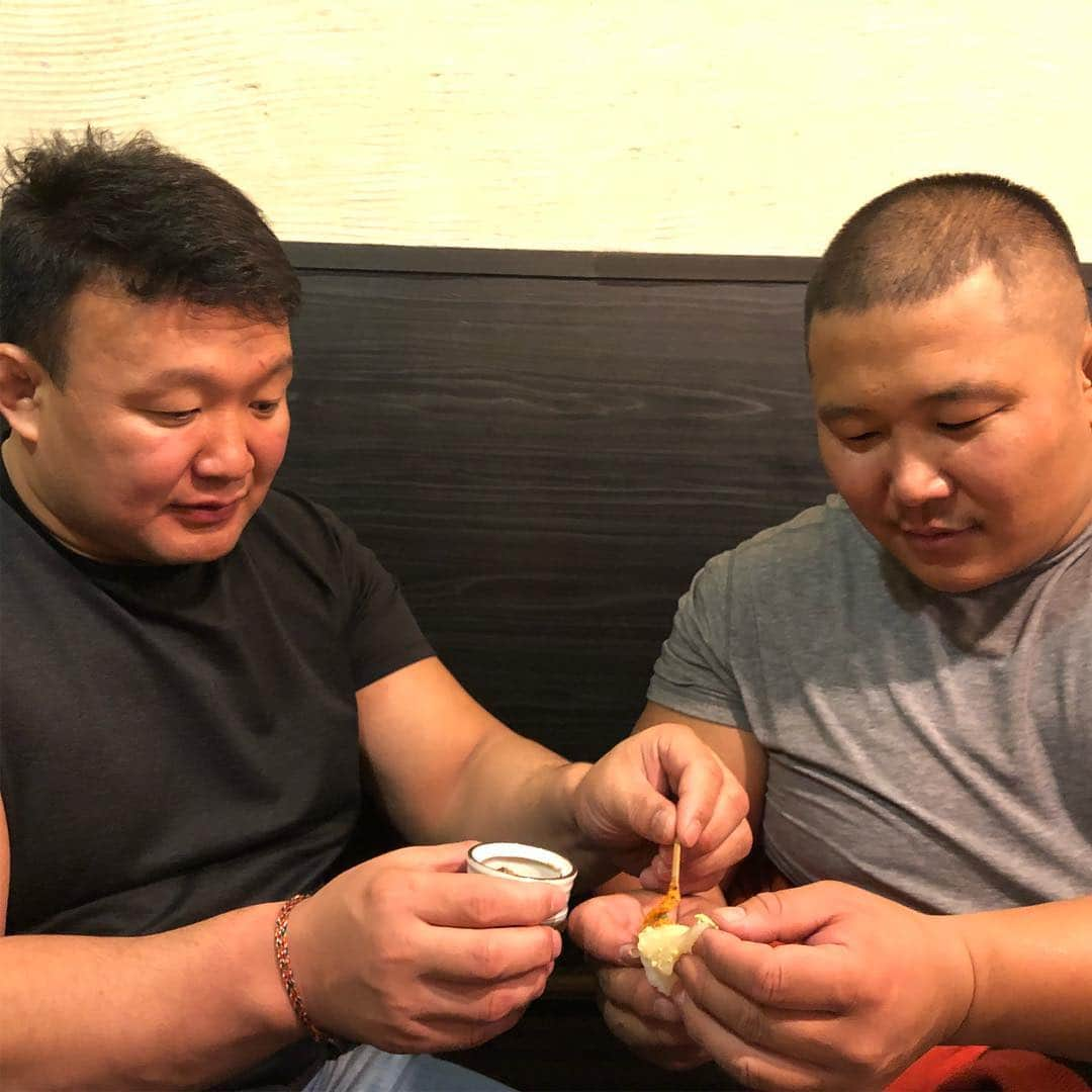 大野将平さんのインスタグラム写真 - (大野将平Instagram)「two legends‼︎ mongol judo  olympic champion & mongol sumo yokozuna‼︎ #mongol#judo#olympic#sumo#champion#yokozuna#legend」10月21日 19時45分 - ono0203