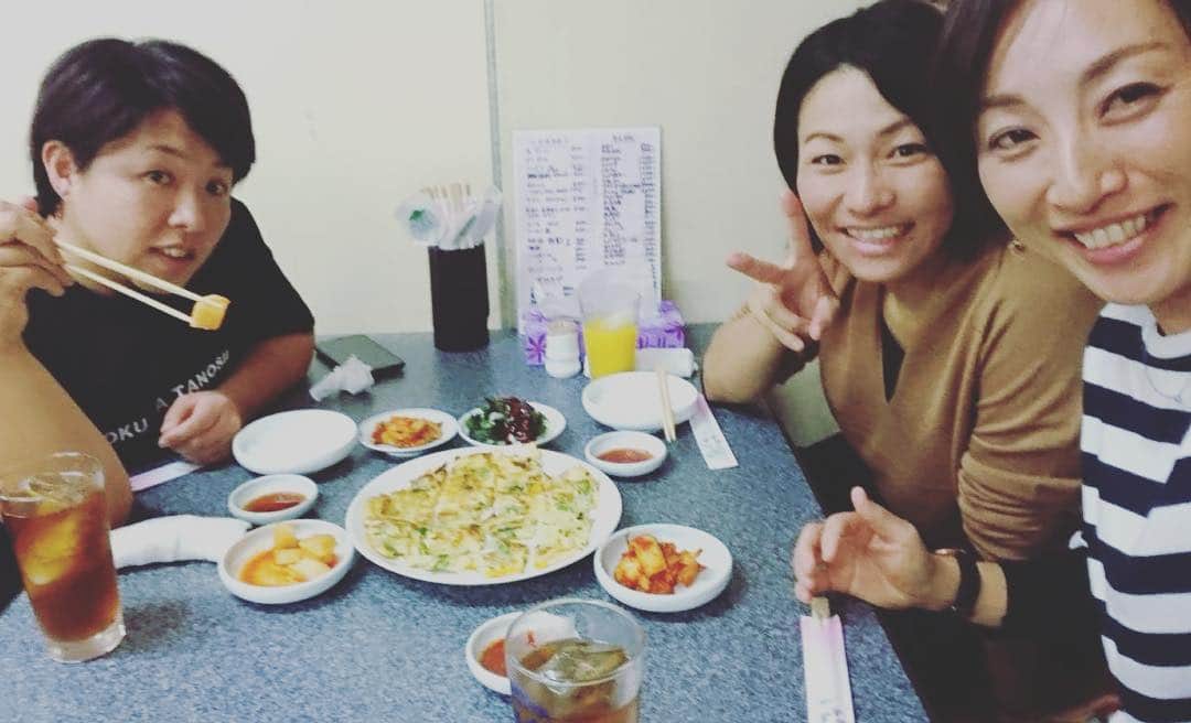 のインスタグラム：「嬉しい嬉しいサプライズでした💕 そして楽しい時間だったなー✨ 久しぶりなようで、久しぶりじゃない。久しぶりじゃないようで、久しぶり。 #モンパチ の歌といえば…」