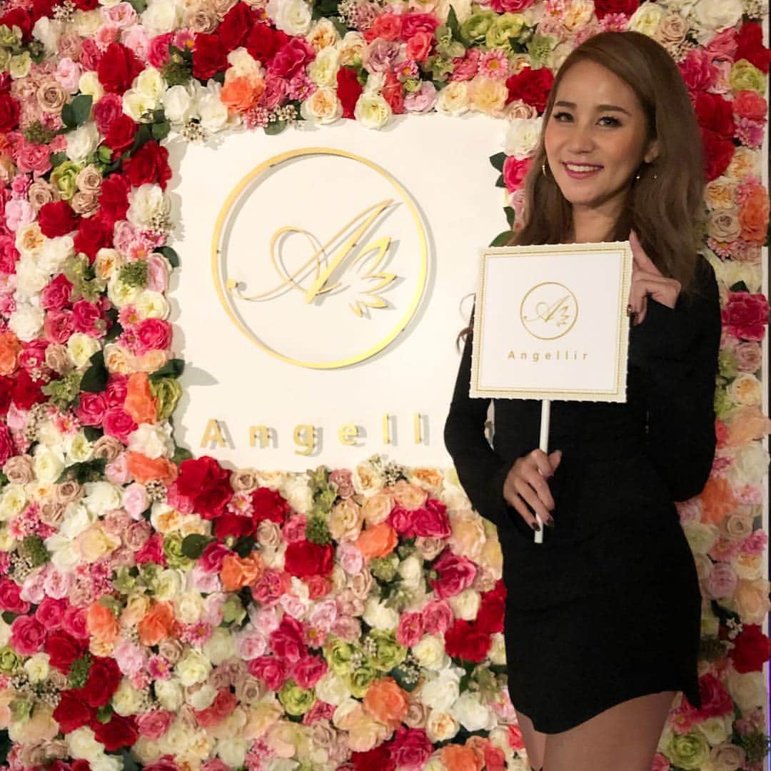 LORYのインスタグラム：「今日は男子禁制🙊🚫の ルームブラのイベントに行ってきました♥️♥️ サイバーのみんなもファッションショーに出てて めっちゃくちゃ可愛くてたまらなかったよぉ😭💓 リアルお人形さんでした😍🎀💖 ストーリーみてね😘 #ブラパ #ルームブラ  #ふんわりルームブラ  #roombra  #アンジェリール」