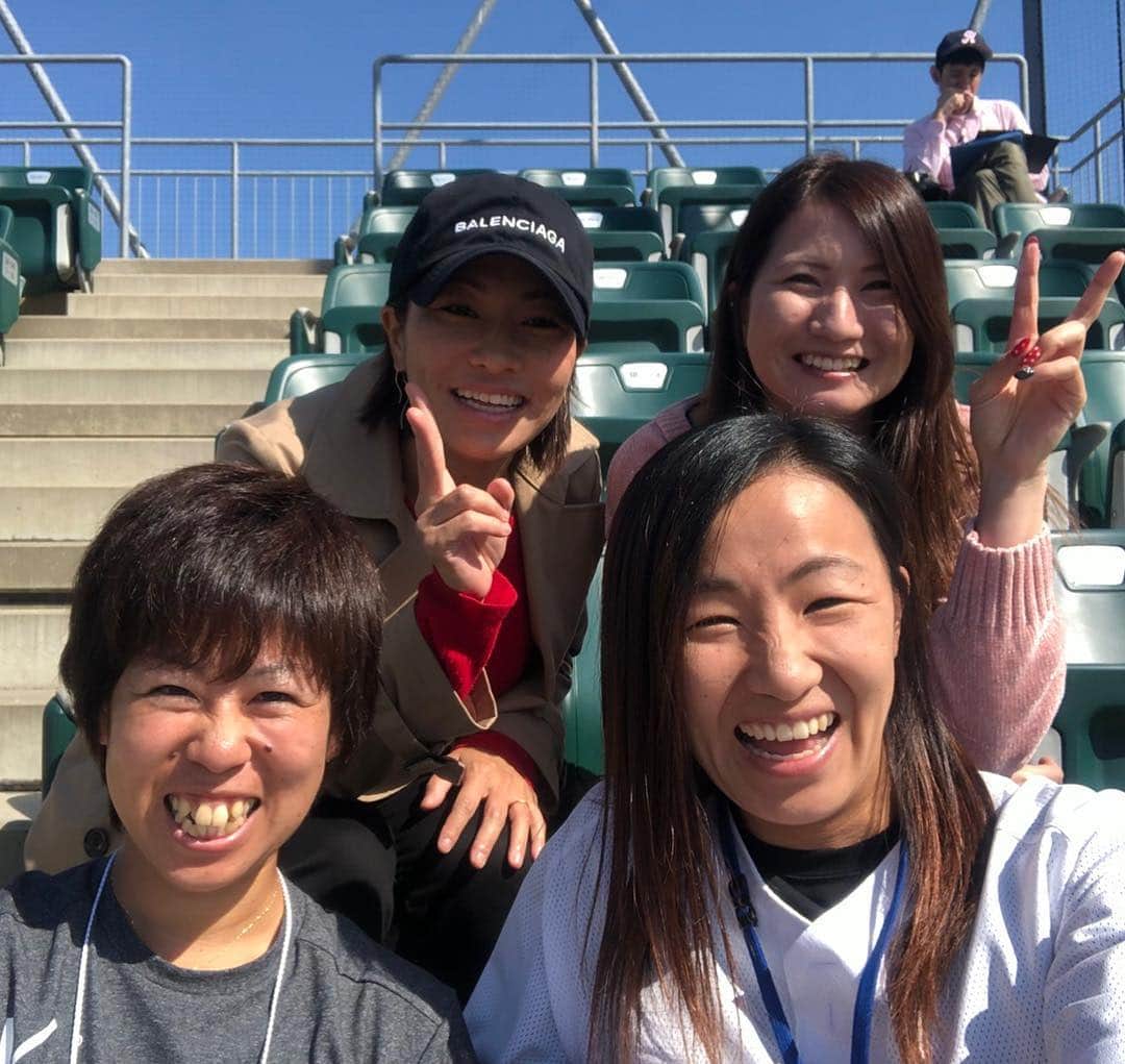 馬渕智子のインスタグラム：「日立OG✨ 会うとホッとするよねー。 テンション上がるよねー。 みんな変わらないよねー。 しょーーもない４人笑💕 幸せのおすそ分けしてもらったよー😍💕」