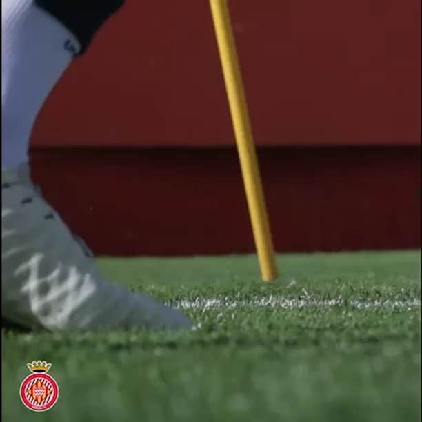 ゴルカ・イライソス・モレノのインスタグラム：「Time to change...👟👟 #niketiempolegend #nikesoccer #nike #gironafc #football #timetochange #laliga #otrajornada Vídeo: @bolive87」