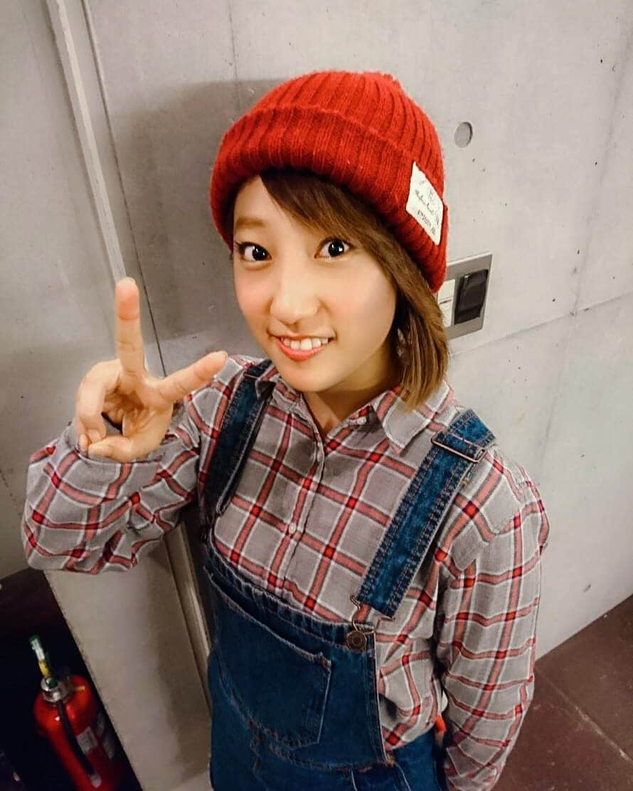 鬼頭真也のインスタグラム：「リリカルスクールminanちゃん。 思い切りが良いんだよなぁ。羨ましいなぁ。写真写りもいいなぁ。実物ももちろんだしぃ。 私的には格好いいのイメージです。 #lyricalschool #リリスク #risano #モノボケの岩 #ブイサイン」