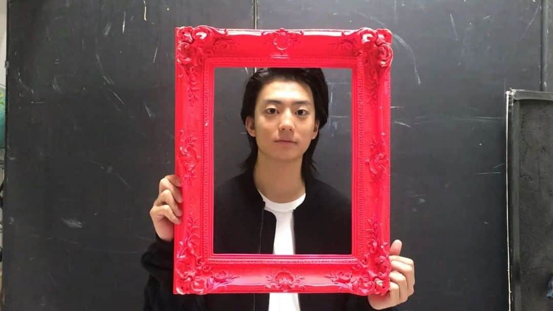 伊藤健太郎のインスタグラム：「本日10/22(月)深夜24時58分からは伊藤健太郎がMCを務める『ムビふぁぼ』の放送です！ . スタジオには「スマホを落としただけなのに」の中田監督も登場！ お見逃しなく！！ . @aoao_tt_  #aoao #伊藤健太郎  #ムビふぁぼ 10/22 24:58から‬ #G健太郎 販売中 #覚悟はいいかそこの女子 公開中‪‬‬ ‪ #コーヒーが冷めないうちに 公開中  #今日から俺は 10/28 22:30から #地毛  #奈須田雄大  #ういらぶ 11/9 公開  #健太郎ANN0 11/17 オンエア  #ルームロンダリング 11月から #LIFE 12/19 #忍べ右左エ門  #アシガール 12/24」