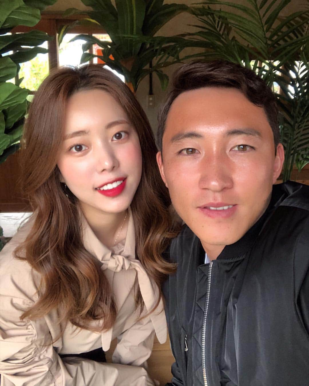 キム・ヒョヌンのインスタグラム：「미용실 가서 머리하고 임가랑 데이트 💇🏻‍♂️👫 #쉬는날 #데이트 #럽스타그램」