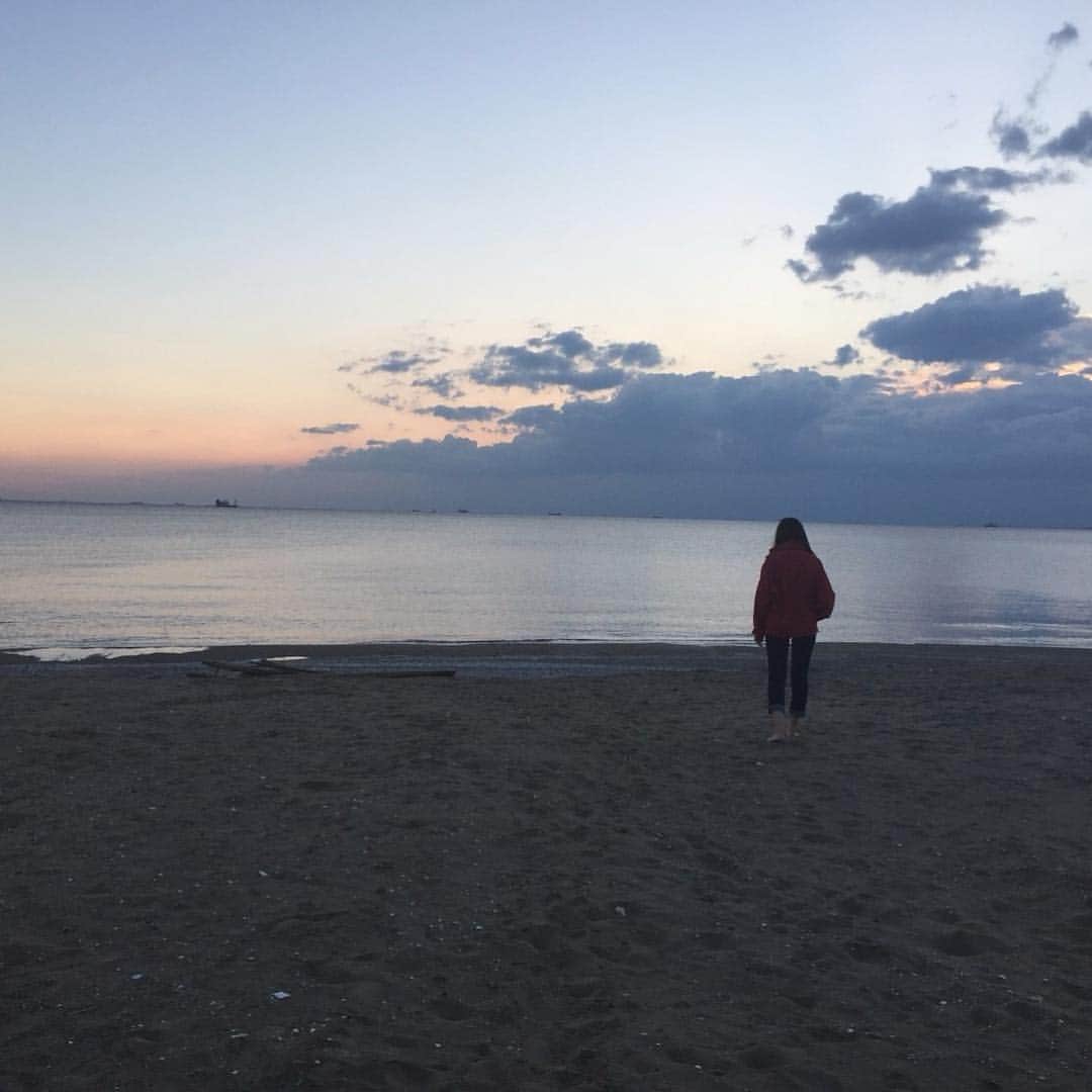 小西尚子さんのインスタグラム写真 - (小西尚子Instagram)「海が好きです * * #海浜幕張 #幕張の浜 砂浜 #🌊 * * * 本日も投票よろしくお願いします！ #ミスコン #ミスコンテスト #千葉大 #千葉大ミスコン #ミスファイナリスト #no2」10月22日 11時53分 - mc18no2nk