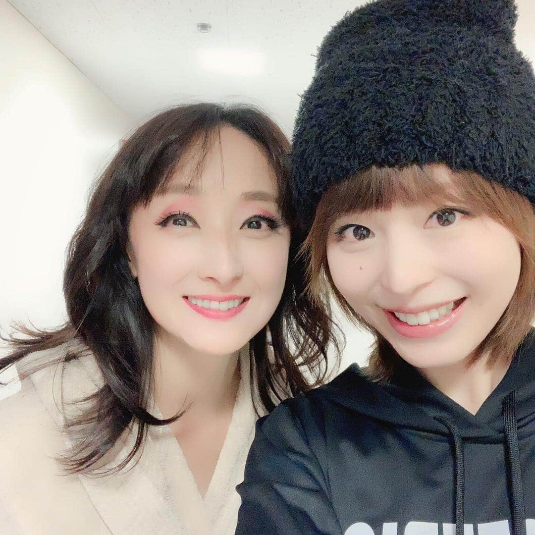 花總まりさんのインスタグラム写真 - (花總まりInstagram)「綾ちゃん(平野綾ちゃん)が観に来てくれました(^^) ちょうど一年前はベス。 一緒にやっていたのが懐かしいです🤗」10月22日 12時20分 - hanafusamari_official