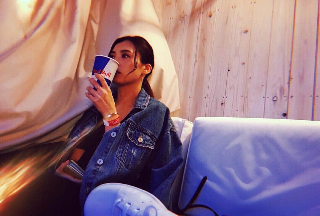 のインスタグラム：「最近は時間過ぎるの早すぎて1週間あっという間。 今週もがんばろーっと🙃 来週は楽しい事が待っているー👏🏻💓 . #japan #yokohama #octoberfest #happy #instagood #time #autmn #me #chill #girl #drinking #redbull #weekend #trip #l4l #relax  #鼻で飲んでるみたいにみえる笑」