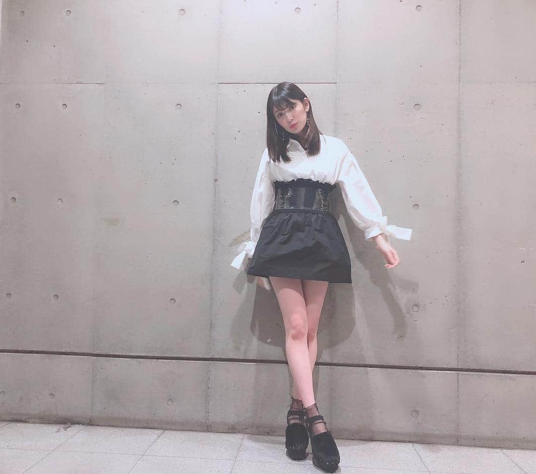 吉田朱里さんのインスタグラム写真 - (吉田朱里Instagram)「昨日のお洋服👀💗 #lillilly  #シャツコーデ ❤️ #クリアベルト #アカリンコーデ #ootd #fashion」10月22日 15時11分 - _yoshida_akari