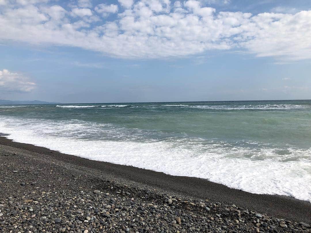 島津咲苗さんのインスタグラム写真 - (島津咲苗Instagram)「名古屋から車で3時間半ほどかけて、ある場所にやってきました！川も海も、水の色がとても綺麗です。」10月22日 16時44分 - sanae_shimazu