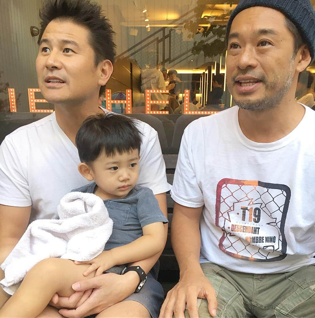 小堀ケネスさんのインスタグラム写真 - (小堀ケネスInstagram)「Got a Haircut With Little Dean Yesterday!😊 昨日やっと髪を切りに行きました〜！ 😆 @daisukeaoki ありがとうございました〜！ #notdrunk #littledean #daddy #boyshaircut #tiechel #tokyo  #ディーン君 #パパ #ヘアカット #スッキリ  @mariakamiyama  @daisukeaoki  @tiechel_official  @tiechel_press」10月22日 17時34分 - kenkob0903