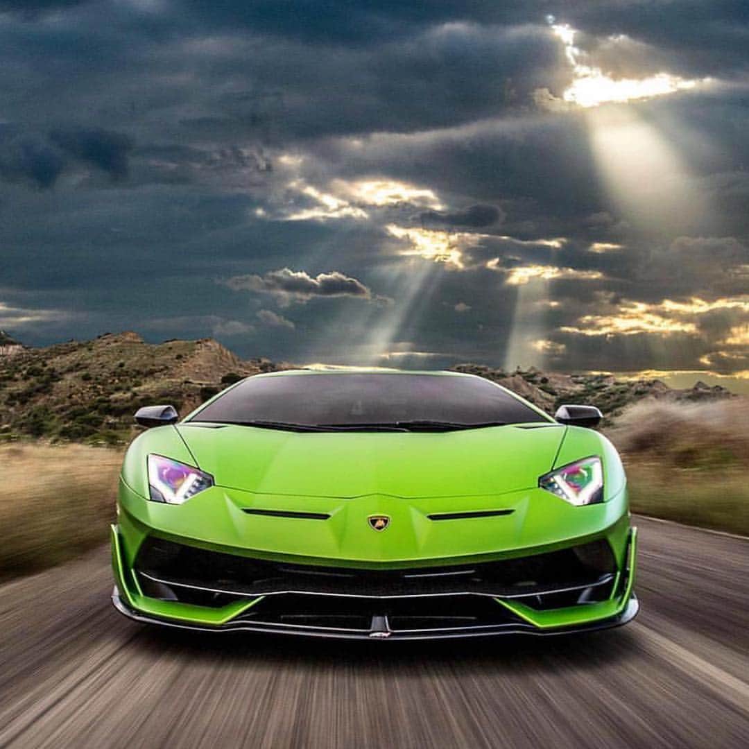 Lamborghiniのインスタグラム：「- ☁️ Weather Change ☁️ - #lamborghini」