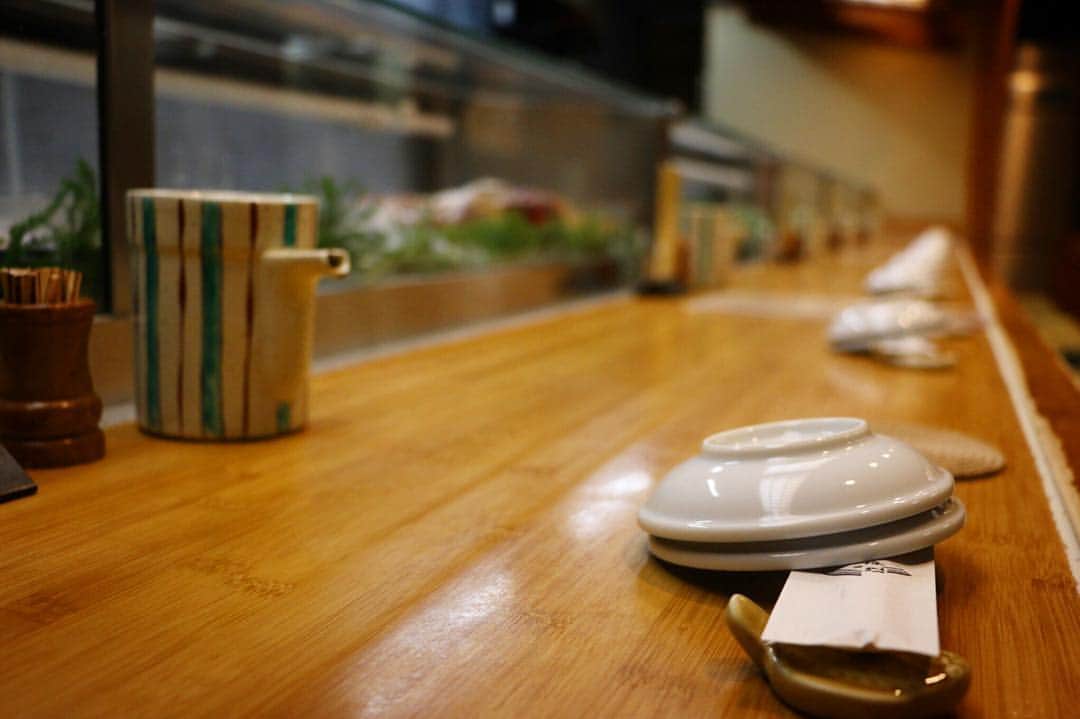 築地江戸銀のインスタグラム：「. カウンターでは職人の技を 目の前でご堪能頂けます🍣 . お一人様からでもお待ちしております(*^^*) . #築地江戸銀 #江戸銀 #築地 #寿司 #sushi #日本酒」