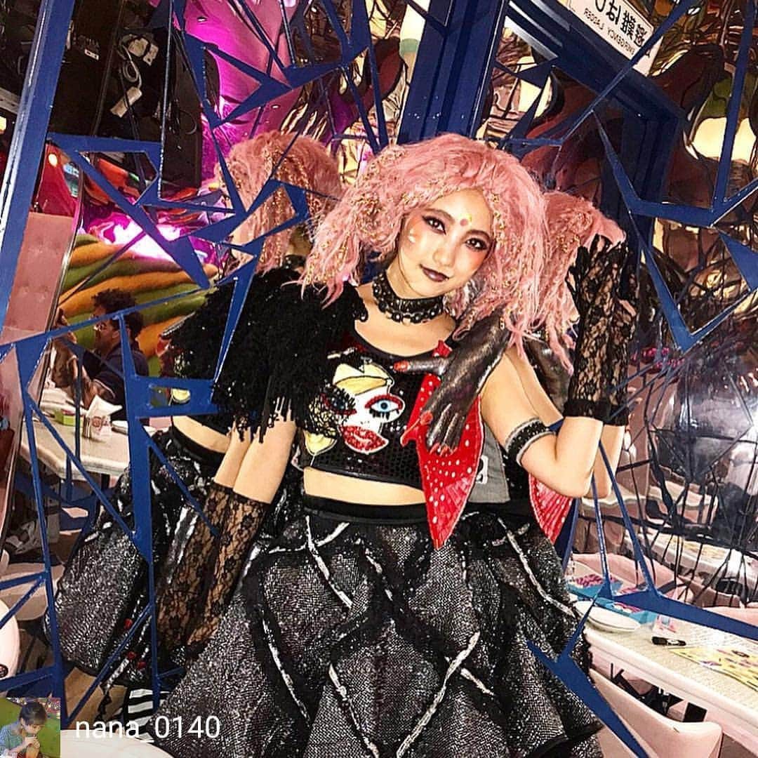 小林レイミさんのインスタグラム写真 - (小林レイミInstagram)「改めておしらせ😊💜 ハロウィンの夜まだ迷ってるひとたちKMCに集合👿✴️仮装したくないけど雰囲気楽しみたいあなたもおいで👐もしあなたが仮装してたら1000円で楽しめちゃうよ🎉 We're having THE MOST KAWAIIEST HALLOWEEN PARTY !🧡💜🎃 Oct31th(WED) 6PM-10PM @kawaiimonstercafe . Entrance:¥2000/per person with point costume ¥1500 with costume or with reserve ¥1000 All the ticket includes 1drink!  @Regran_ed from @nana_0140 -  初めて夜行ったけど空いてて suaaちゃんとめちゃめちゃ話せた❤️ありぃちゃんもまみにゃんもいっぱい話せたからもう幸せ💞💕#suaa#ありぃ#まみにゃん#カワイイモンスターカフェ#夜#ななみりこ#また行きたい - #regrann」10月22日 21時06分 - _reimi._____