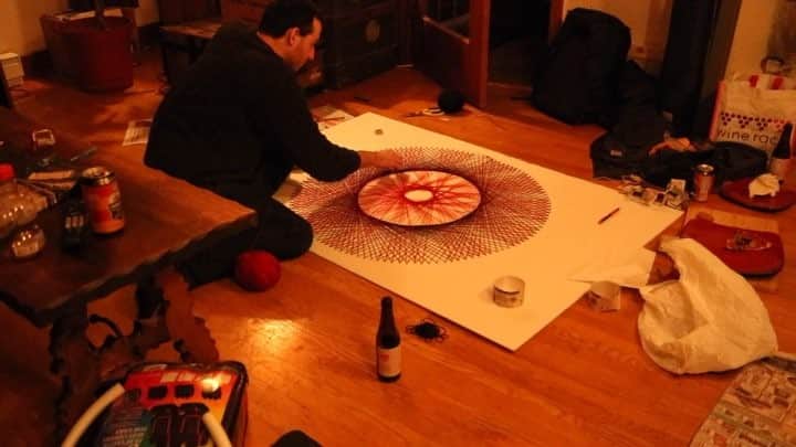 はねゆりのインスタグラム：「Light feather film part.8﻿ ﻿ When I got home my roommates were doing this👀﻿ It was so cool and I took video📹🎞﻿ ﻿ ﻿ 仕事から帰ったらルームメイトが何やら作っていた。﻿ 楽しそうだったので、動画を撮った。﻿ ﻿ ﻿ ﻿﻿﻿ #1minutefilm﻿﻿﻿ #lightfeatherfilm﻿﻿﻿ #thebestofnow﻿﻿﻿ #lifestyle﻿﻿﻿ #canada﻿﻿﻿ #bc﻿﻿﻿ #victria﻿﻿ #roommate」