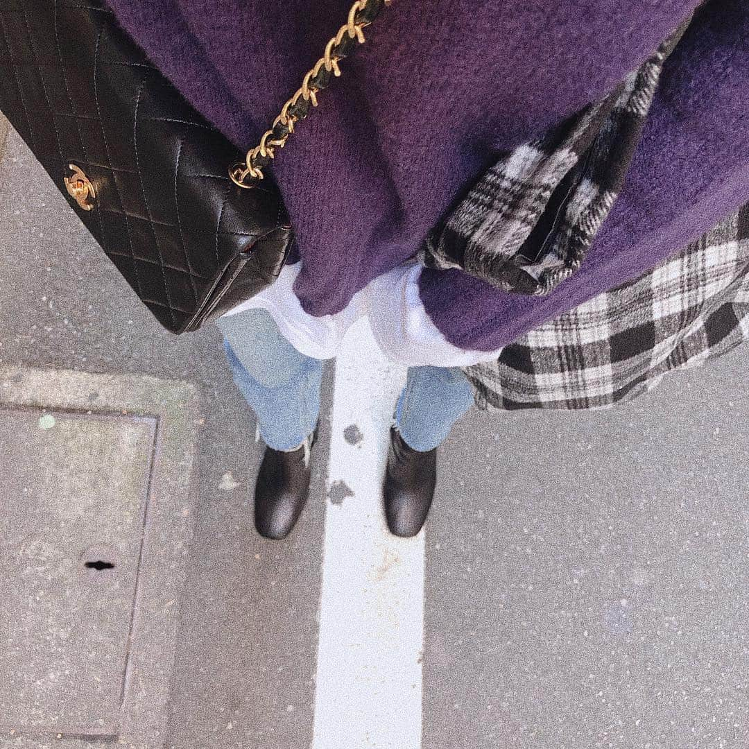 近藤千尋さんのインスタグラム写真 - (近藤千尋Instagram)「いつかの私服☺️🌈 ニットは下からロンTを出すのが マイブームです💜💜 カバンはなにも入らないから サブバッグに他の荷物を…🐄笑 紫とチェックが好きすぎて🤦🏼‍♀️ #titivate  #titivatestyle #ティティベイト」10月23日 14時03分 - chipichan.1215