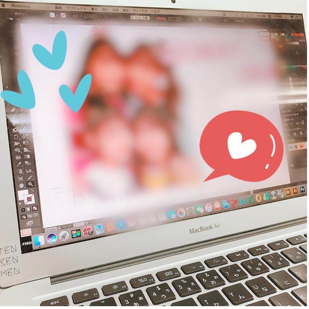 ニコ☆プチのインスタグラム：「みんなニコ☆プチ12月号はゲットしてくれたかな？  なんと、12月号のアンケートに答えてくれたコ先着で300名様に、プチモのサイン入りスペシャルカードをプレゼント！ ただいま絶賛製作中です☆  完成したカードにプチモがサインをしてお届けするよ♡  先着だから早い者勝ち！！ アンケートに答えて、どんどん応募してねー！ ※こちらの当選者はカードの発送をもって発表とさせていただきます。  #ニコプチ  #スペシャルカード  #ニコプチデザイン部」