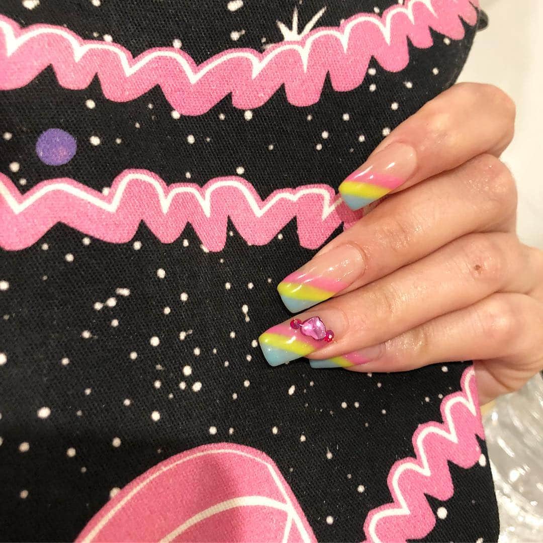 Mei Kawajiriさんのインスタグラム写真 - (Mei KawajiriInstagram)「@weed_slut_420 Milky rainbow 🌈 🌈🌈🌈🌈🌈 #nailsbymei #handpainted #gelnails #nailart #rainbow #coolwomanhascoolnails」10月23日 6時25分 - nailsbymei