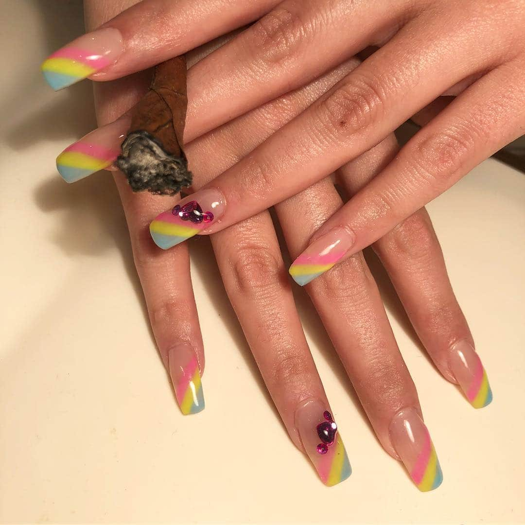 Mei Kawajiriさんのインスタグラム写真 - (Mei KawajiriInstagram)「@weed_slut_420 Milky rainbow 🌈 🌈🌈🌈🌈🌈 #nailsbymei #handpainted #gelnails #nailart #rainbow #coolwomanhascoolnails」10月23日 6時25分 - nailsbymei