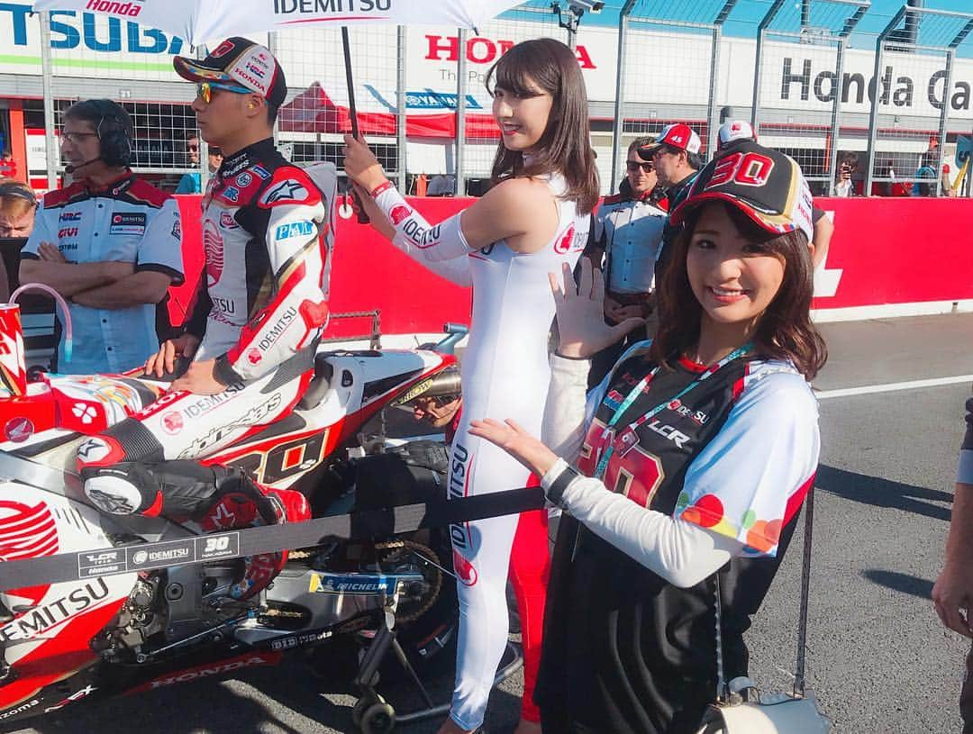 平嶋夏海さんのインスタグラム写真 - (平嶋夏海Instagram)「先週のMotoGPではなんと！決勝前のグリッドに入ることができました😳💓 ツインリンクもてぎで優勝し、ワールドチャンピオン決定したマルク・マルケス選手🏆 @marcmarquez93  予選1位のアンドレア・ドヴィツィオーゾ選手👏 @andreadovizioso  今期で引退するダニ・ペドロサ選手😭 @26_danipedrosa  そして！私が応援している中上貴晶選手👍 @takanakagami  MotoGP第16戦日本GP たくさん写真撮れて感動でした✨ #MotoGP #motogp2018 #japanesegp #hondamotogp #marcmarquez #マルクマルケス #andreadovizioso #ドヴィツィオーゾ #アンドレアドヴィツィオーゾ #danipedrosa #ダニペドロサ」10月23日 7時51分 - natsuminsta528