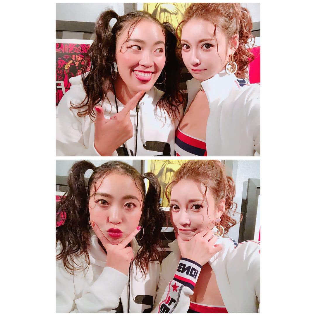 明日花キララのインスタグラム：「久しぶりのスーキラ👧🏽❤︎👧🏽 ぶーとはちょいちょいプライベートでも遊ぶけどほんと最高な仲間🌷 . ステージのパフォーマンスも目からレーザー出しててかなりイケてました🔥😎👏👏👏」